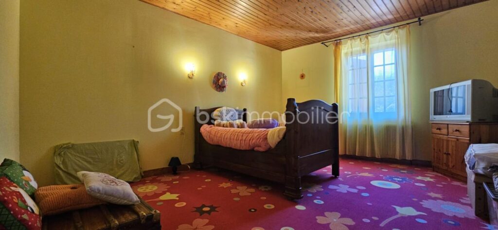 Havre de paix de 410m2 sur un terrain de 13000m2 avec Piscine – 11 pièces – 6 chambres – 410 m²