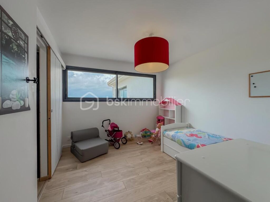 MAISON CONTEMPORAINE 2020 – VOLUMES D&rsquo;EXCEPTION ET PRESTATION HAUT DE GAMME – 7 pièces – 5 chambres – 190 m²