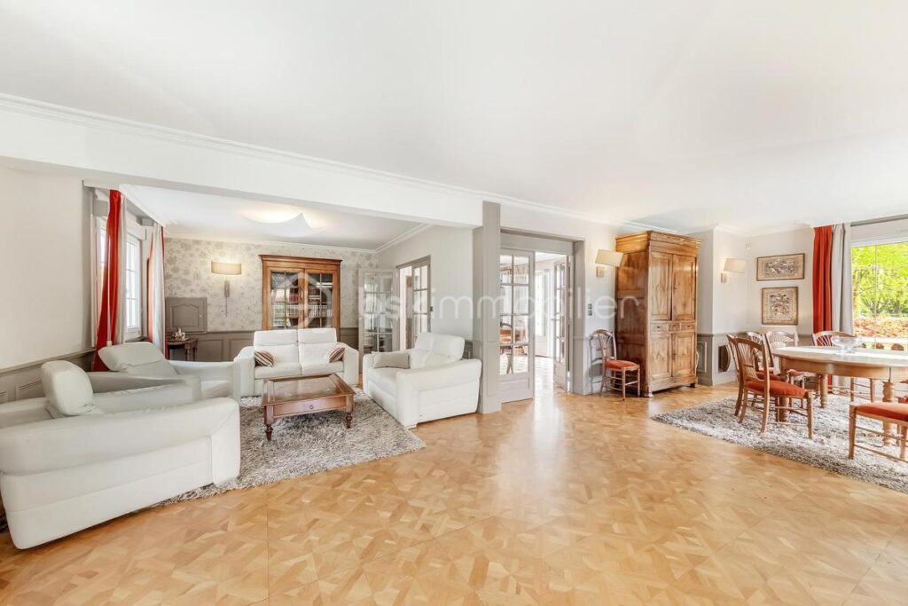 Maison d’exception de 200 m² avec piscine et domaine de 15 000 m² – Cadre naturel préservé – Le Mesnil-Roch (axe Rennes-Saint Malo) – 9 pièces – 5 chambres – 200 m²
