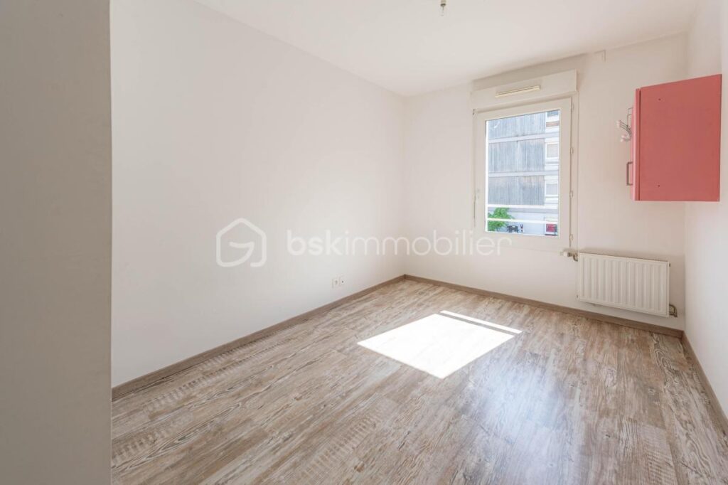 Joli T3 en étage avec terrasse couverte et vue dégagée / Stationnement privatif en sous-sol – 3 pièces – 2 chambres – 64 m²