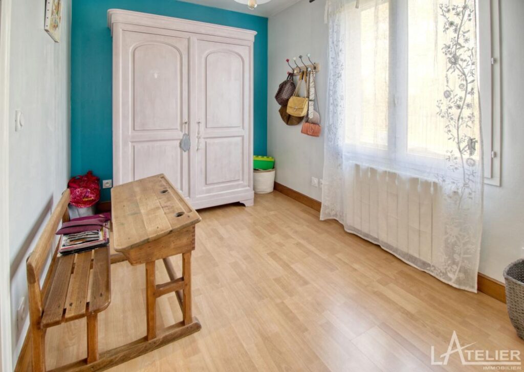 Maison familiale en lisière de forêt – 200m² de calme absolu – 7 pièces – 4 chambres – 211 m²