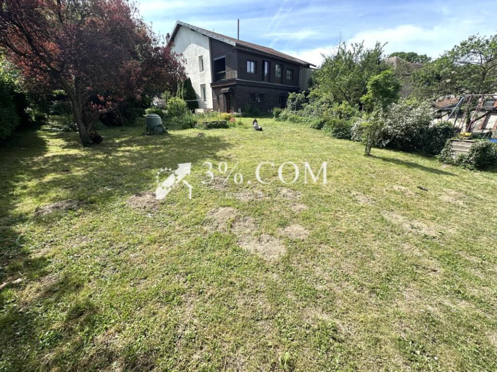 MAISON DE VILLAGE 210 M2 – TERRAIN 868 M2 – 8 pièces – 3 chambres – 210 m²