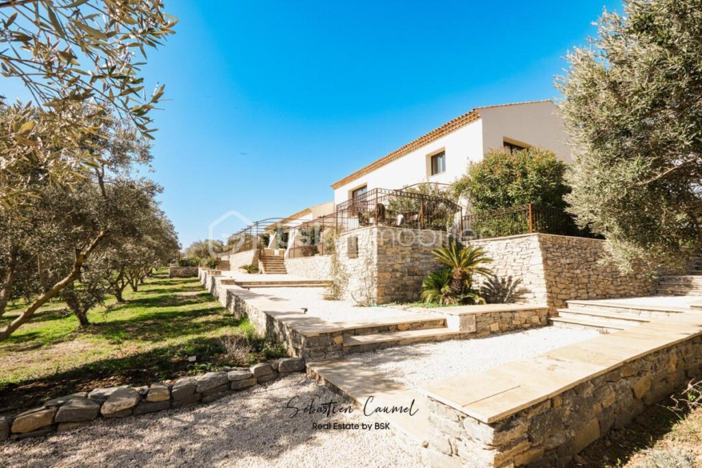 Mireval – Duplex meublé T4 99 m² – Terrasse – Vue étangs et mer – 4 pièces – 3 chambres – 99 m²