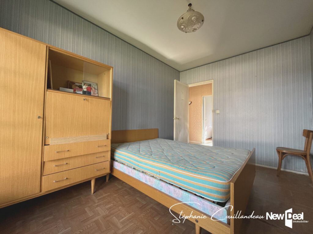 Grande maison à rénover sur grand terrain plat sur les hauteurs d’Aix les Bains – 7 pièces – 5 chambres – 177 m²