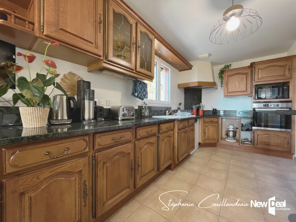 Jolie maison en parfait état avec grand terrain, piscine et belle vue lac à Grésy sur Aix – 5 pièces – 4 chambres – 119 m²