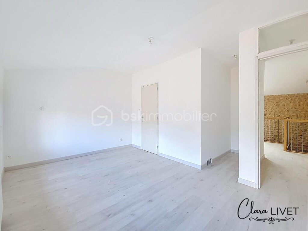 NOUVEAUTÉ – Maison rénovée avec jardin plein sud & grand garage – Chessy-les-Mines – 4 pièces – 3 chambres – 147 m²