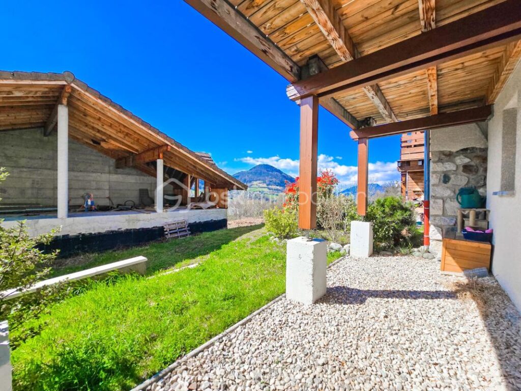 Saint-Martin-d’Uriage – Duplex inversé avec terrasse plein sud et vue montagne exceptionnelle – 3 pièces – 2 chambres – 58 m²