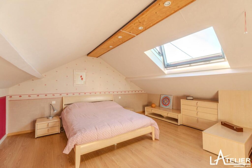 Maison en pierres bon état fort potentiel, atypique – 9 pièces – 5 chambres – 273 m²