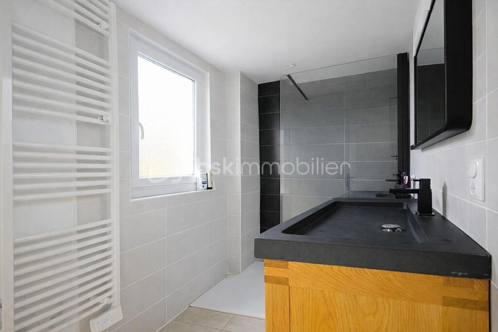 ENTRE ÉPERNON ET MAINTENON – MAISON RÉNOVÉE – ENVIRONNEMENT EXCEPTIONNEL AU CALME ABSOLU – 3 pièces – 2 chambres – 62 m²