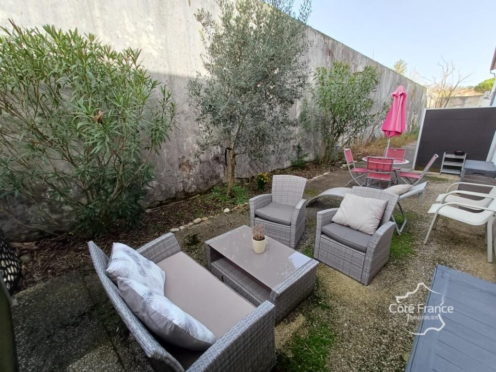 Loft de 129 m2 entièrement rénové, comprenant 4 pièces, dont – 4 pièces – 3 chambres – 129 m²