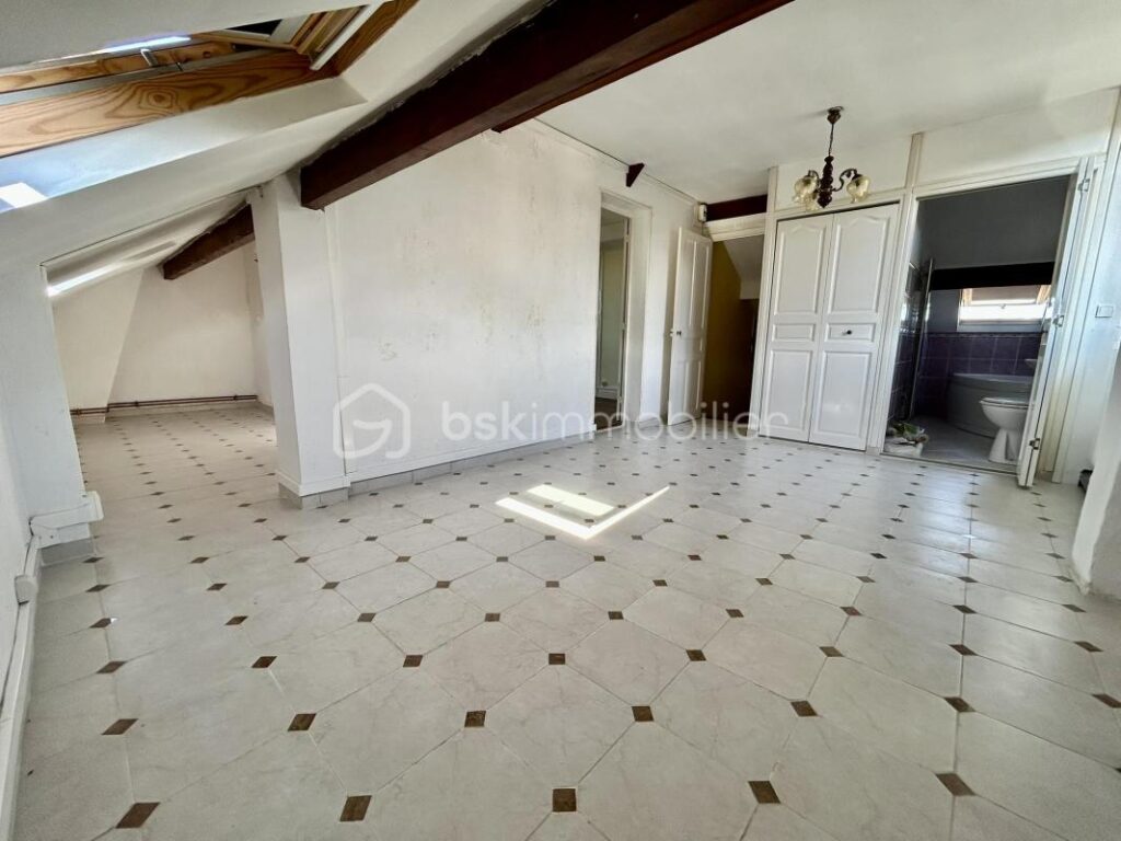 Maison 7 pièces de 170m² à CHARTRETTES (77590) – 7 pièces – 5 chambres – 170 m²