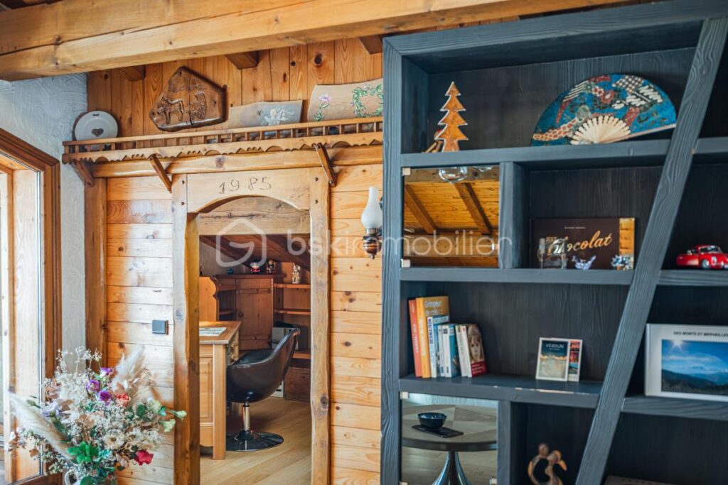 MEGEVE- CHALET FAMILIAL AU COEUR D’UN HAMEAU HISTORIQUE – 12 pièces – 7 chambres – 243 m²