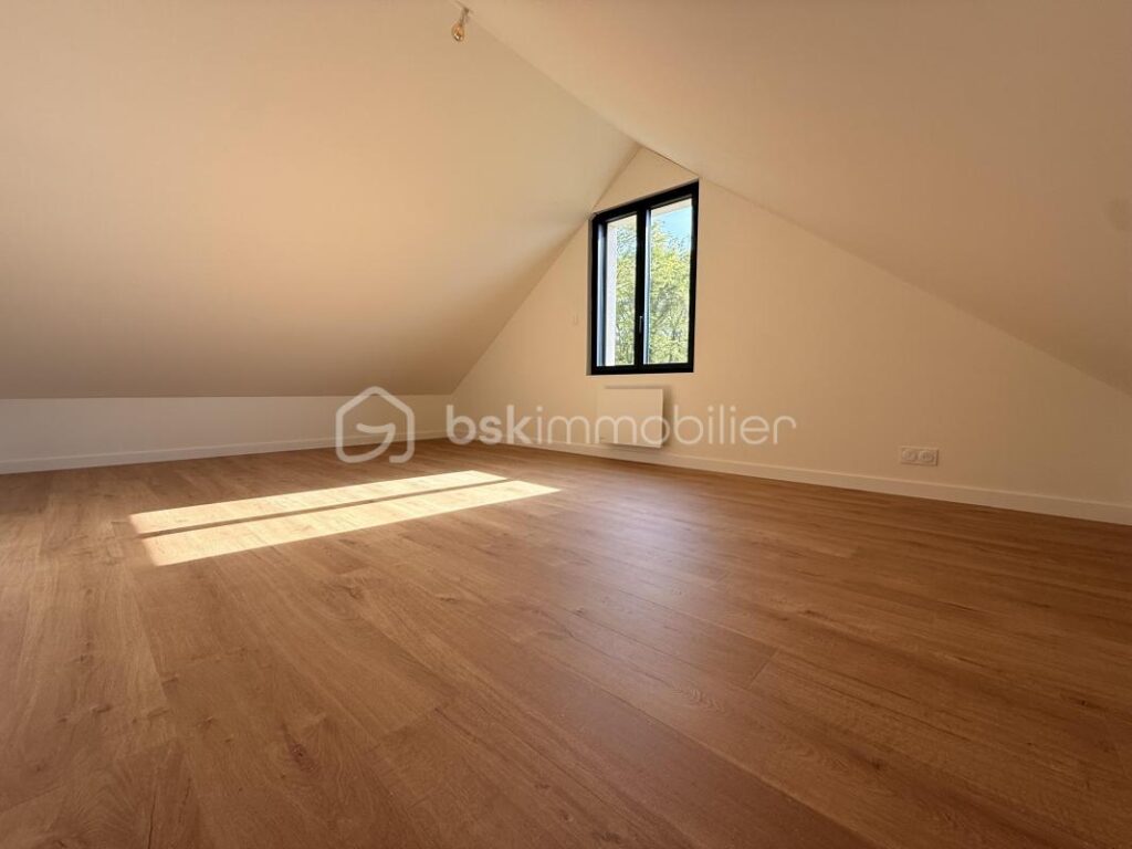 Maison de 104m2 entièrement rénovée – 4 pièces – 3 chambres – 104 m²