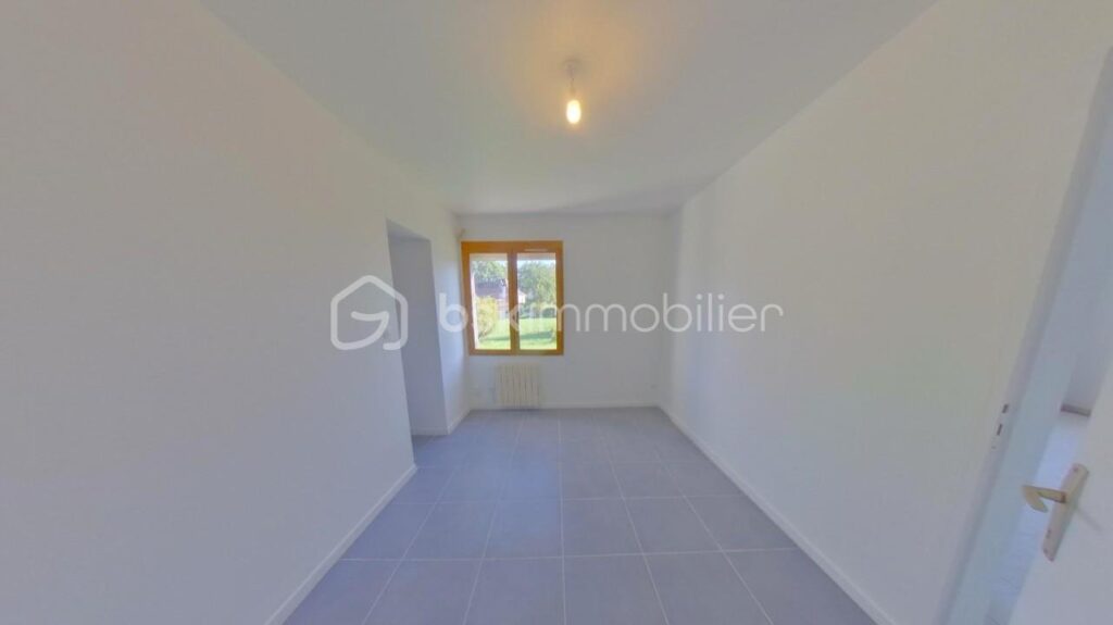 Longère de 92 m² sur 4065 m² de terrain – 6 pièces – 3 chambres – 92 m²