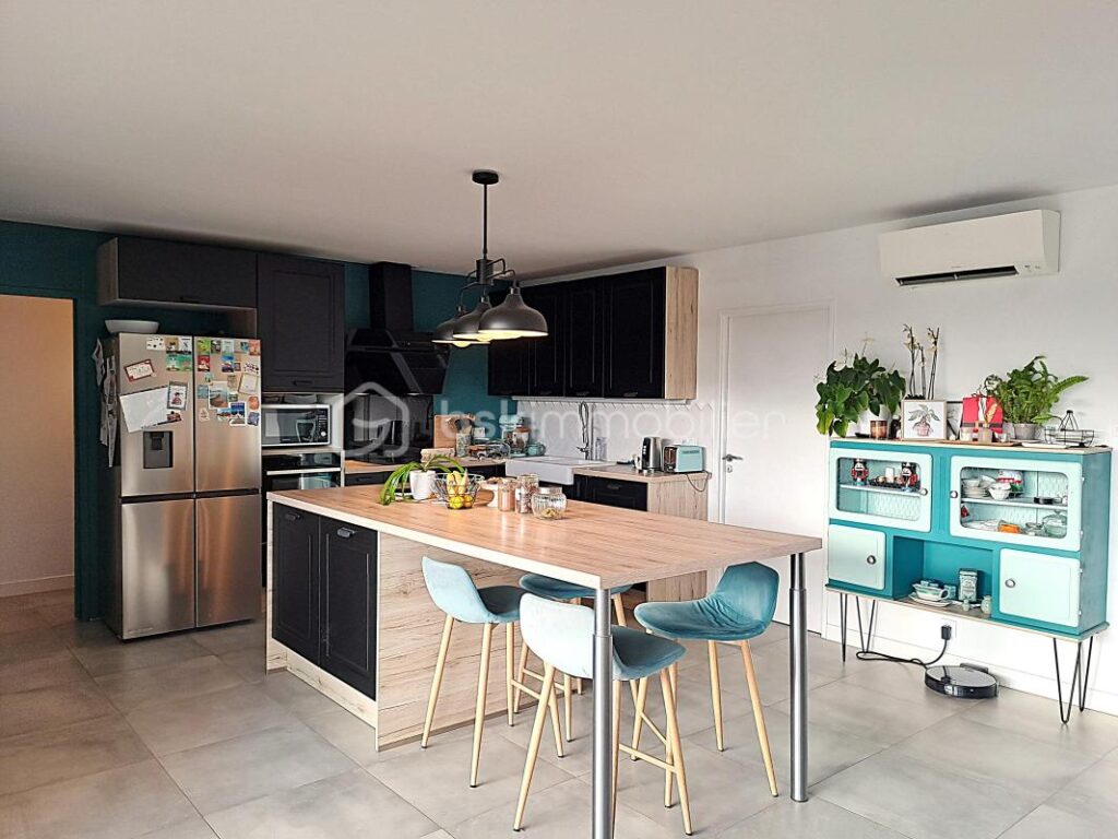 Maison en bois T6 sur 3580 m² – 6 pièces – 4 chambres – 136 m²