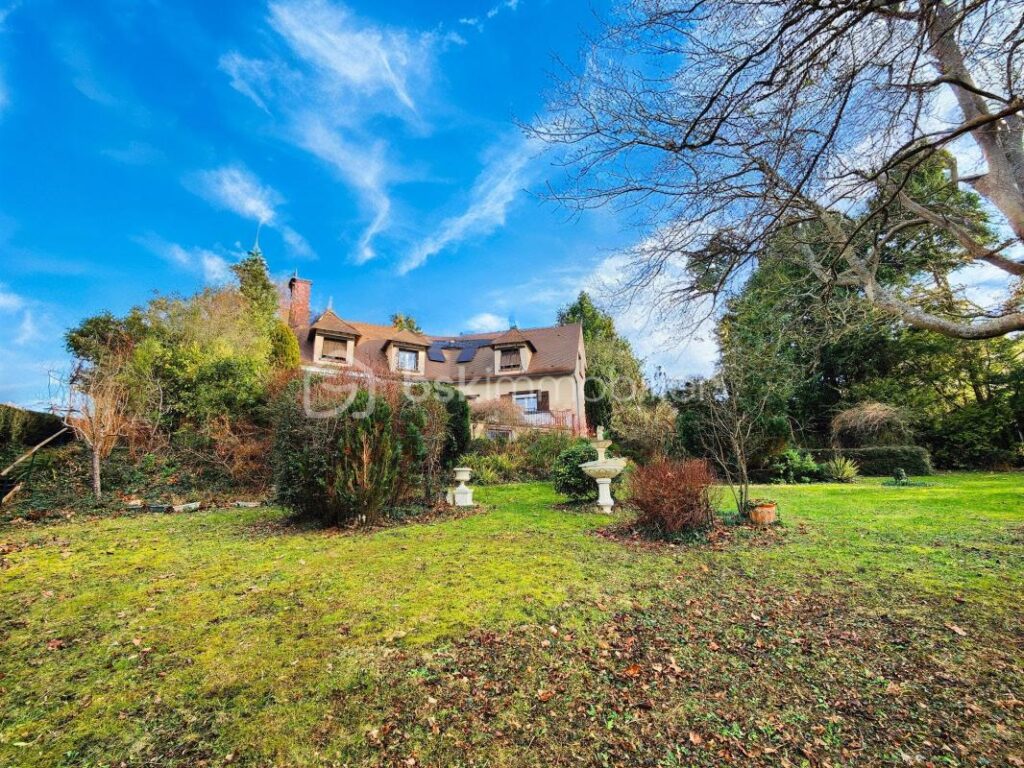 Belle maison familiale 5 ch dans un écrin boisé avec vue dégagée – 7 pièces – 5 chambres – 200 m²