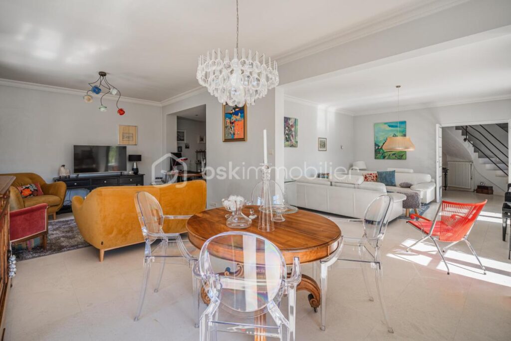 ***EXCLUSIVITÉ À BERNIN : LA VILLA FAMILIALE 7 PIECES PAR EXCELLENCE – ÉLÉGANCE & PANORAMA – 7 pièces – 4 chambres – 213 m²