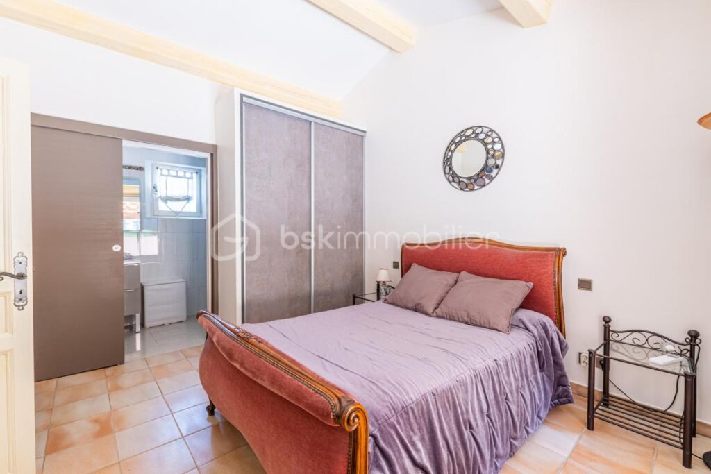 DPT VAR 83 : VERITABLE HAVRE DE PAIX – 6 pièces – 4 chambres – 160 m²