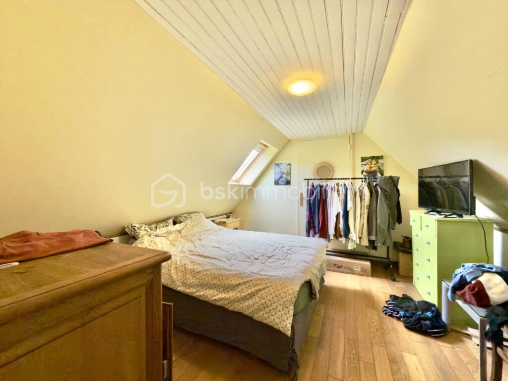 🏡 Maison pleine de charme 160 m² avec terrain exceptionnel de 5 500 m² – Rives-en-Seine – 8 pièces – 5 chambres – 160 m²