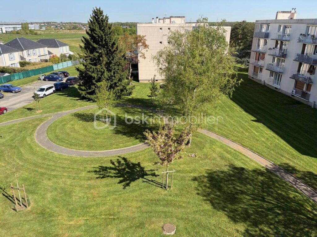 Résidence Bellevue/ F3 dernière étage / une place de parking/ et une cave – 3 pièces – 2 chambres – 61 m²