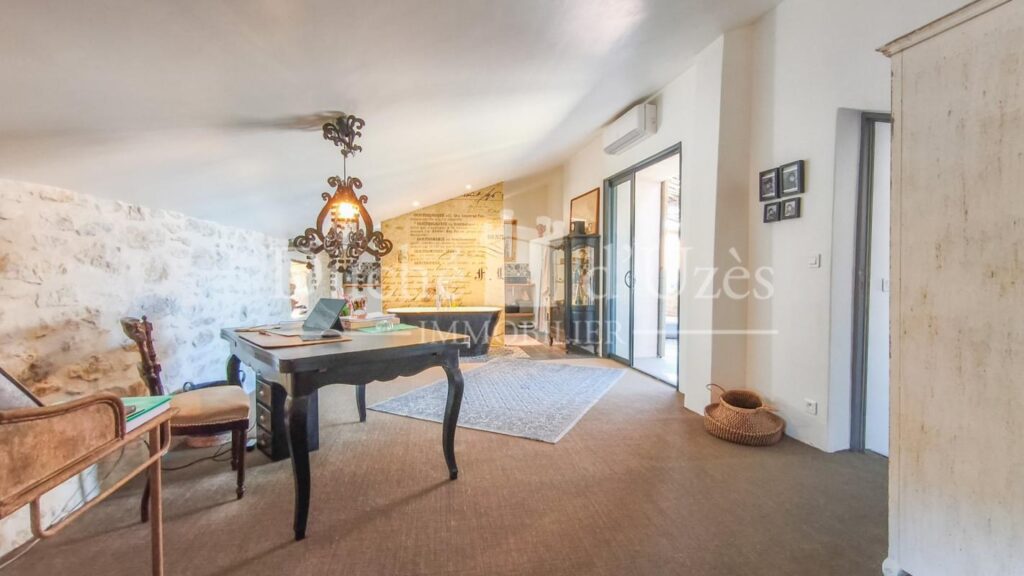 Maison – 14 pièces – 7 chambres – 330 m²