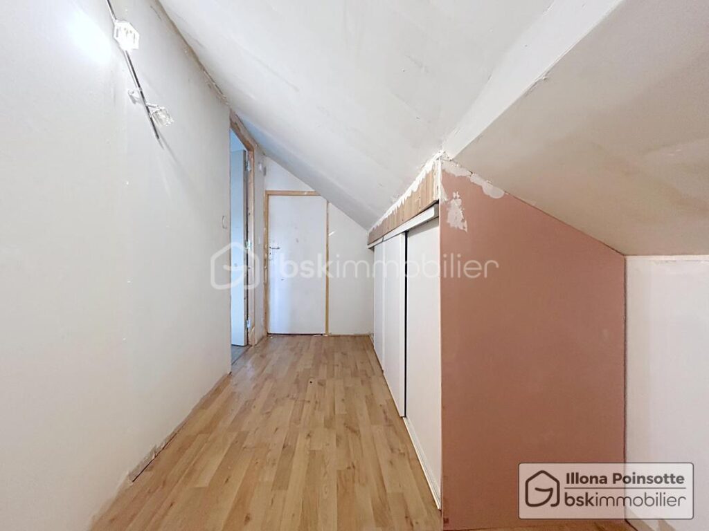 Maison avec dépendances et 1 hectare de terrain – 5 pièces – 4 chambres – 100 m²