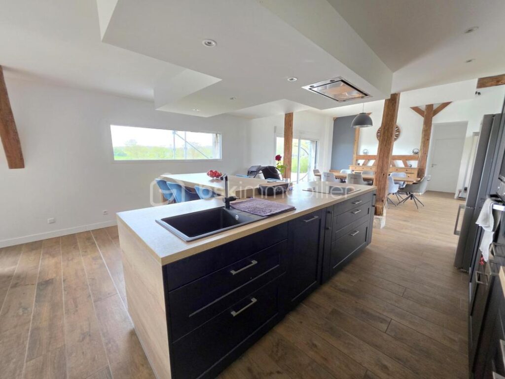 Longère exceptionnelle 330m² rénovée 6 chambres garage terrain 799m² DPE B – 11 pièces – 6 chambres – 330 m²