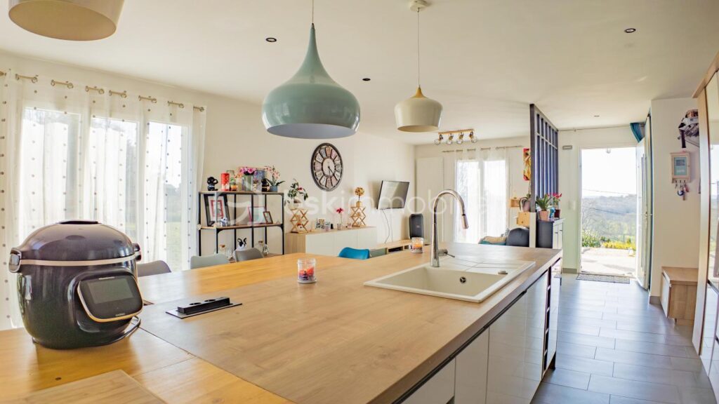 Maison traditionnelle récente avec vue idyllique benignoise – 4 pièces – 3 chambres – 98 m²