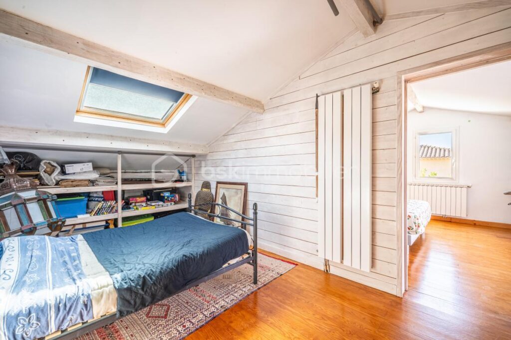 DPT VAR (83) – MAISON SPACIEUSE AVEC PISCINE et STUDIO – VUE MER – 8 pièces – 6 chambres – 172 m²