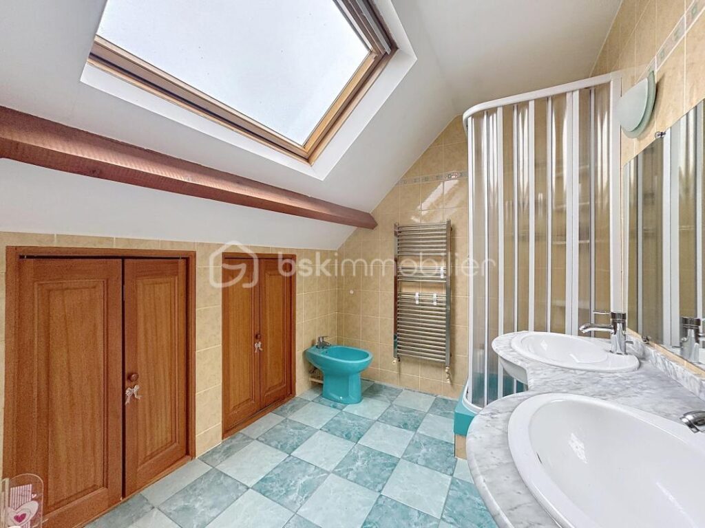 Maison traditionnelle 6 pièces au calme avec sous-sol/garage/terrasse/carport/jardin – 6 pièces – 5 chambres – 135 m²