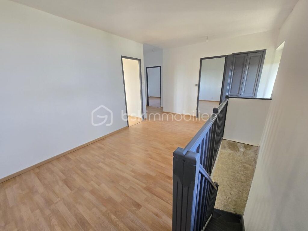 Magnifique Maison de village de 133m² à Saint Léger des Vignes – 6 pièces – 5 chambres – 133 m²