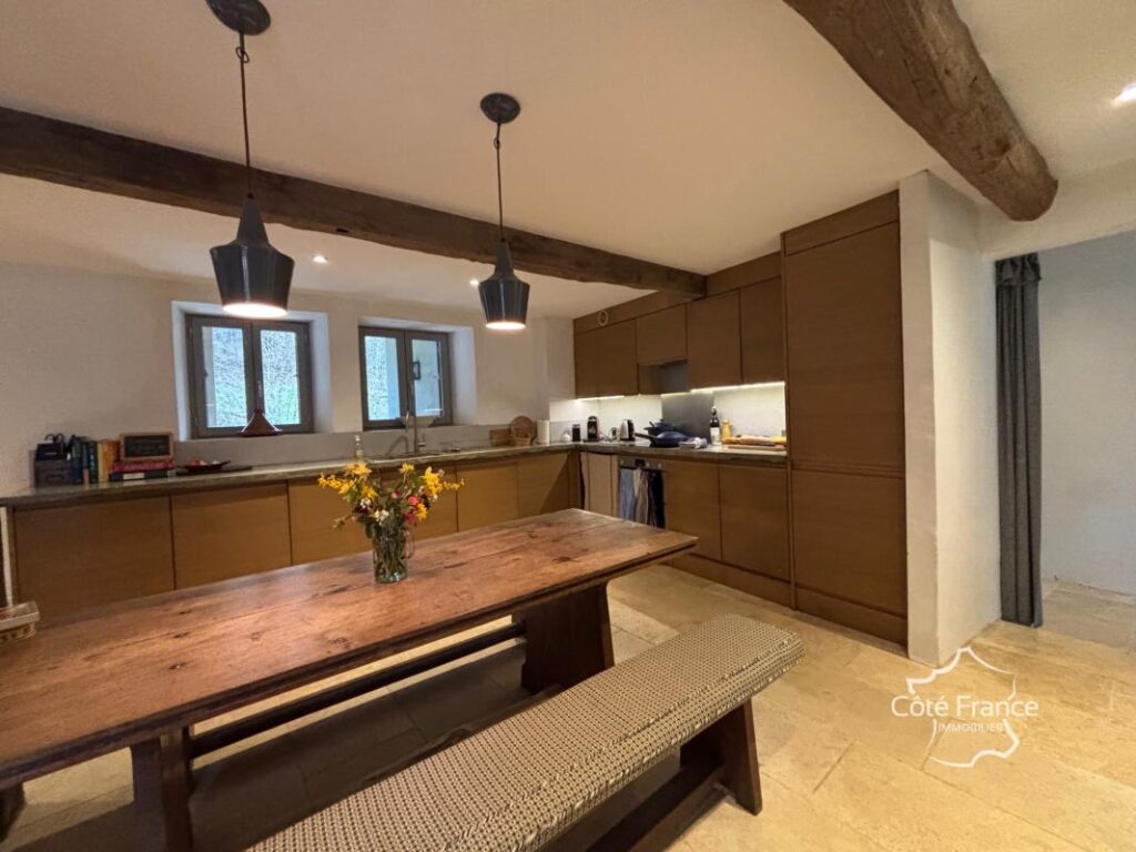 Ancien moulin renové avec grange et terrain à Boisset 15600 – 5 pièces – 4 chambres