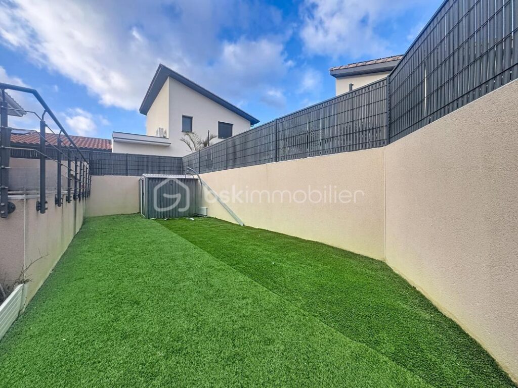 Maison en 5 pièces sous garantie décennale avec Terrasse / Garage / Parkings / Jardin – 5 pièces – 3 chambres – 111 m²