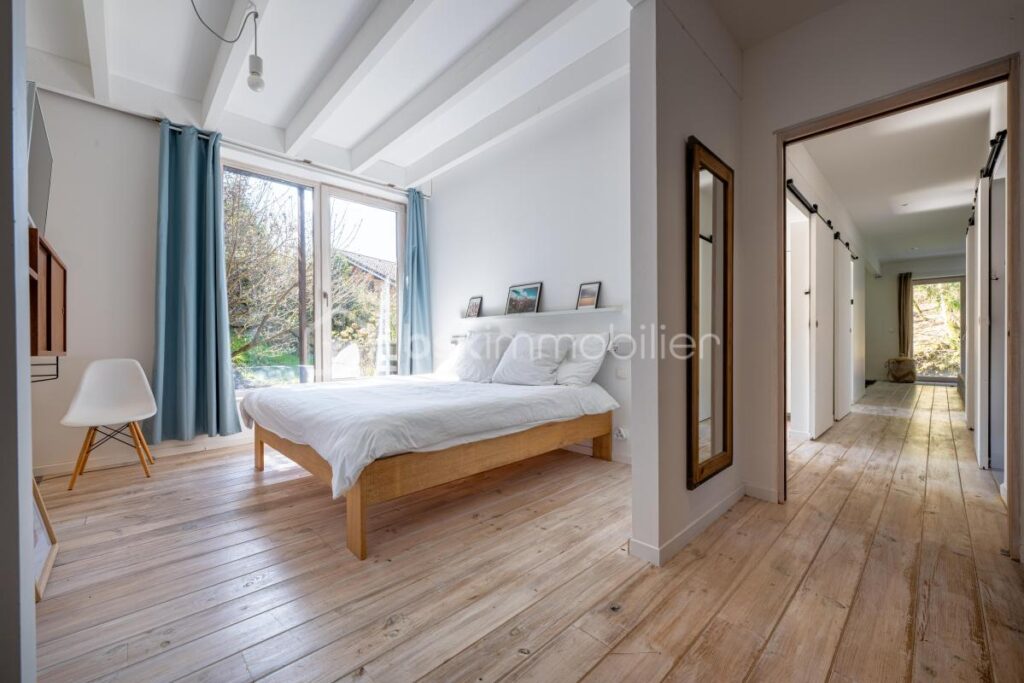 Maison d&rsquo;architecte 8 pièces 200m² Dngy-Saint-Clair – 8 pièces – 4 chambres – 185 m²