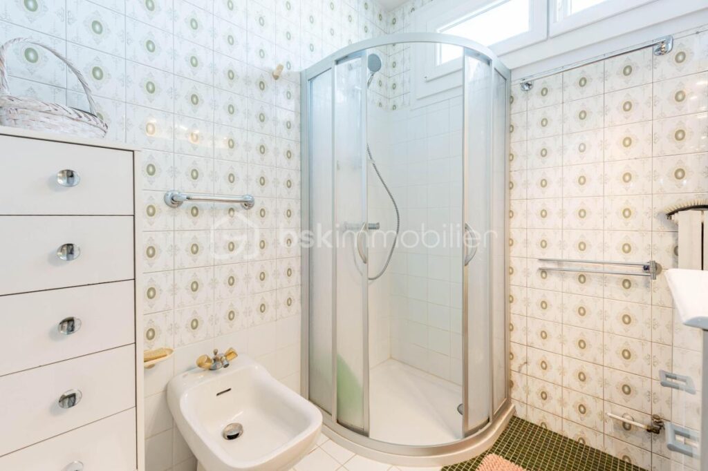 Joli 4 pièces en étage élevé avec vue panoramique / Cave + Parking commun / Garage en sus – 4 pièces – 2 chambres – 82 m²