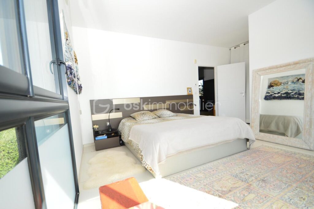 Belle villa avec jardin, garage et piscine – 5 pièces – 3 chambres – 180 m²