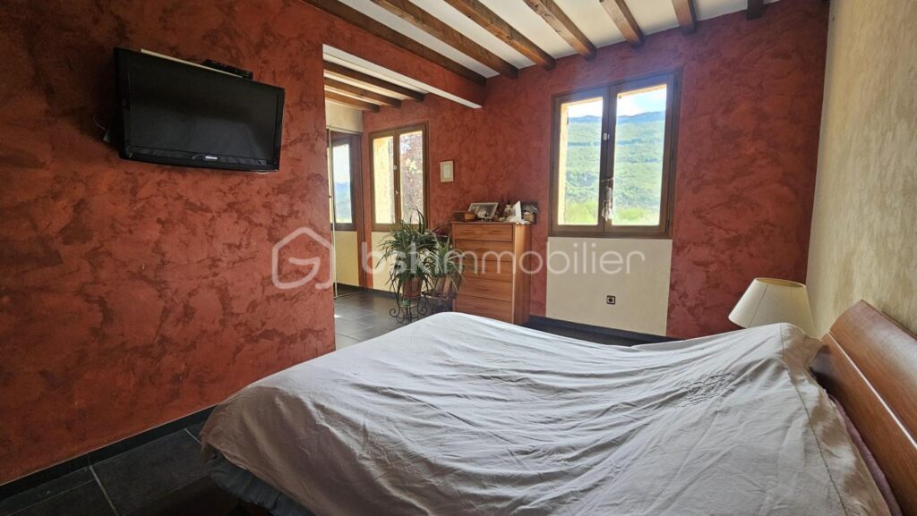 Maison 5 chambres 215 m² piscine et terrain – 6 pièces – 5 chambres – 215 m²