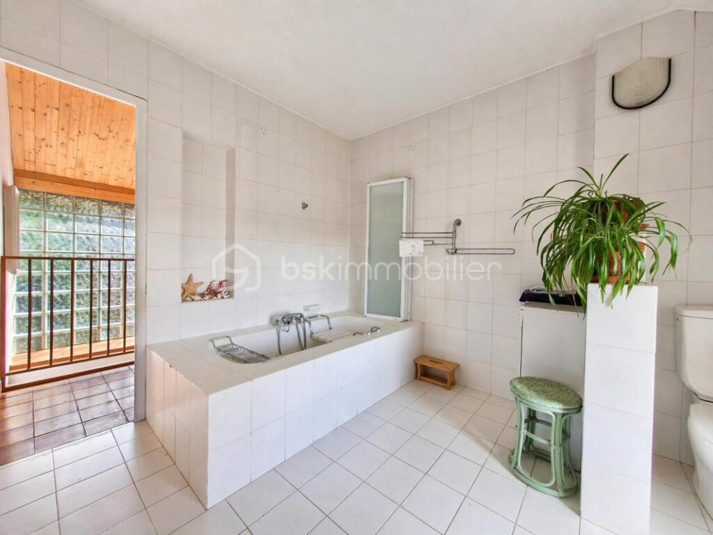 Maison de caractère – 167 m² – Jardin 1245 m² – 4 pièces – 3 chambres – 167 m²