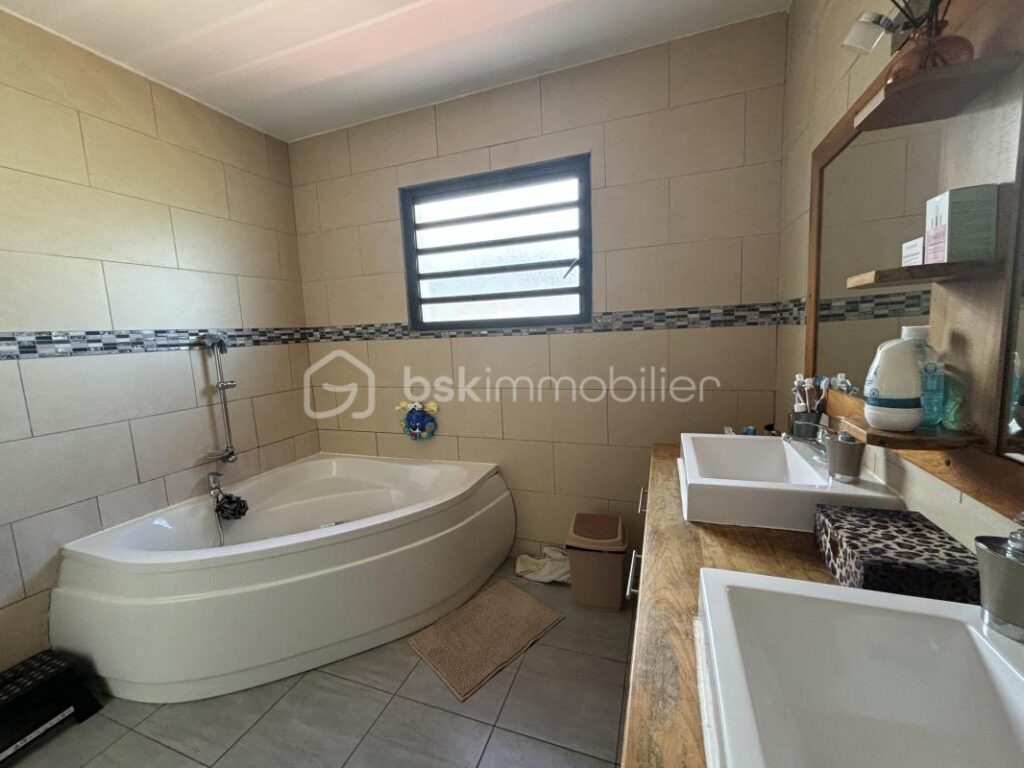À vendre : Magnifique maison F5 de 2020 dans le cirque de Cilaos, à l’île de La Réunion – 5 pièces – 4 chambres – 137 m²