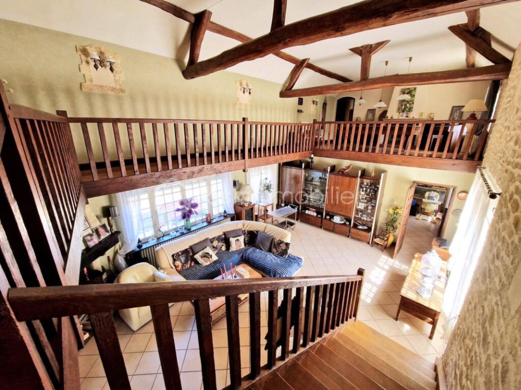 Magnifique propriété avec jardin arboré, au calme et sans vis-à-vis ! – 11 pièces – 7 chambres – 381 m²