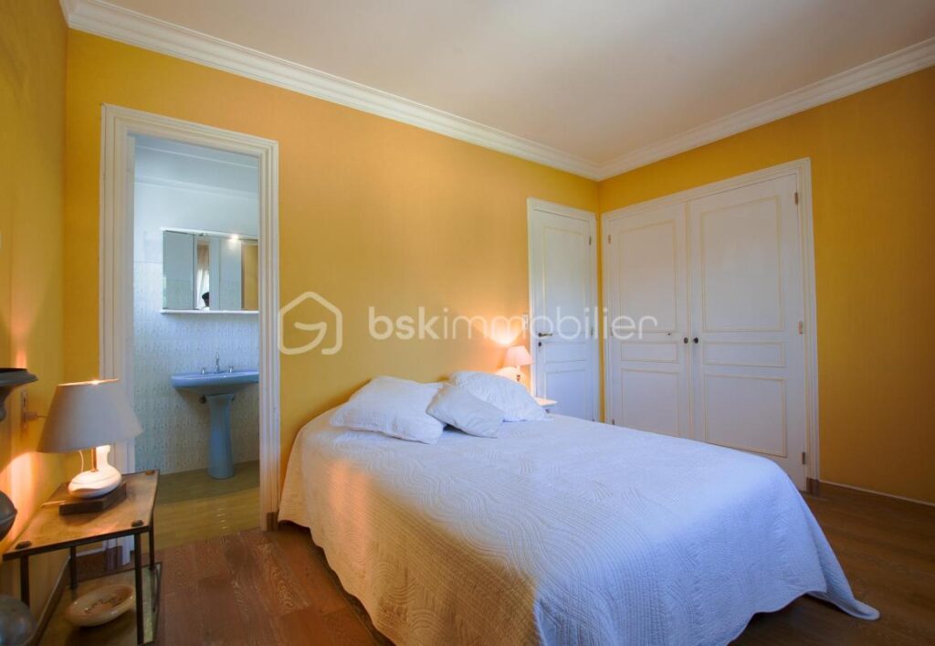Demeure de caractère avec vue mer, piscine et multiples logements indépendants – 9 pièces – 6 chambres – 319 m²