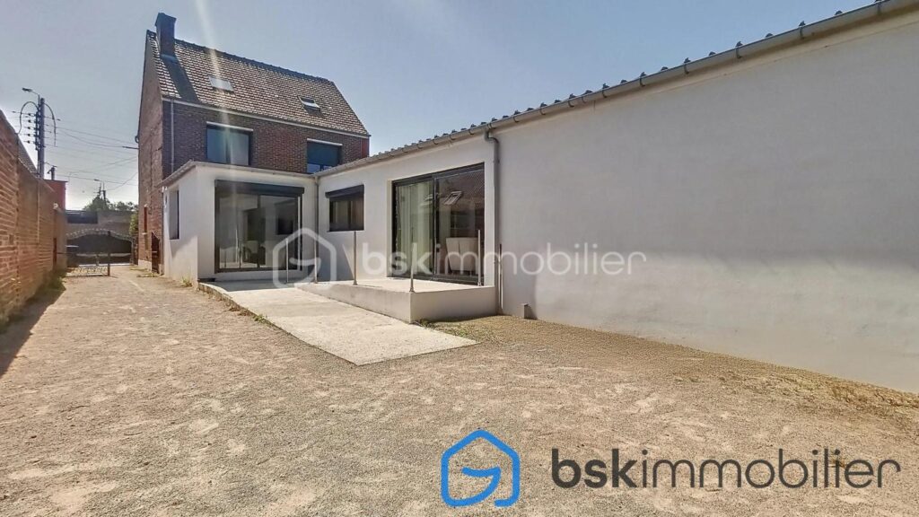Maison INDIVIDUELLE LOCAL profession libérale – 8 pièces – 4 chambres – 210 m²