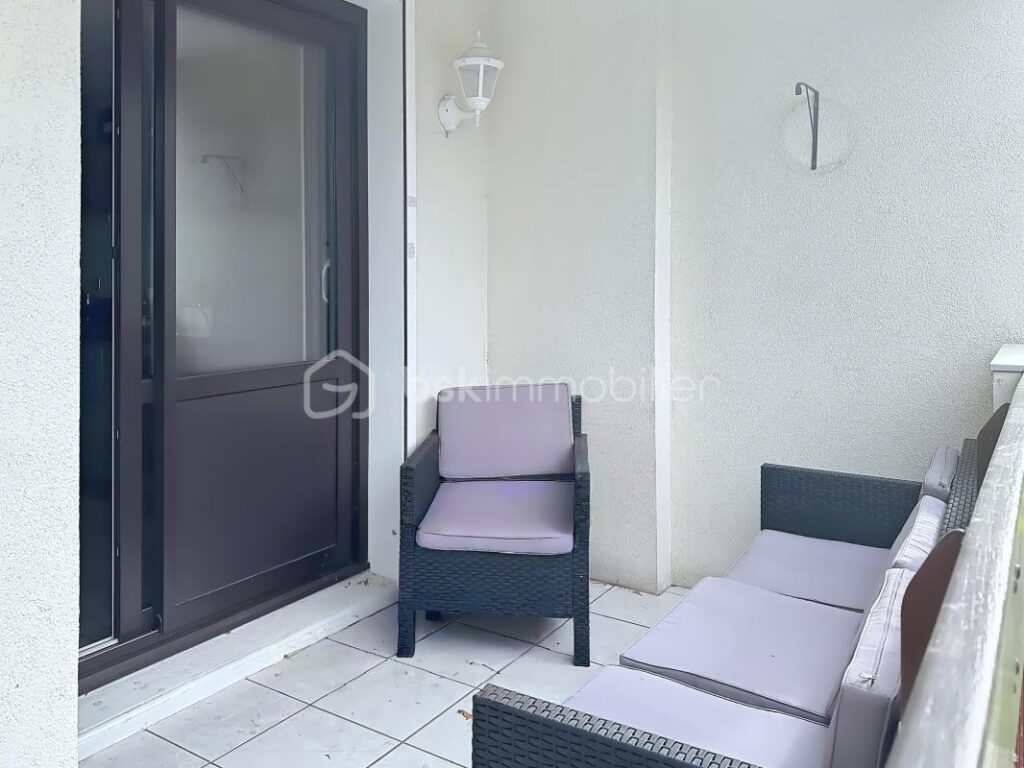 Appartement de 83 m2 avec terrasse – 4 pièces – 3 chambres – 82 m²