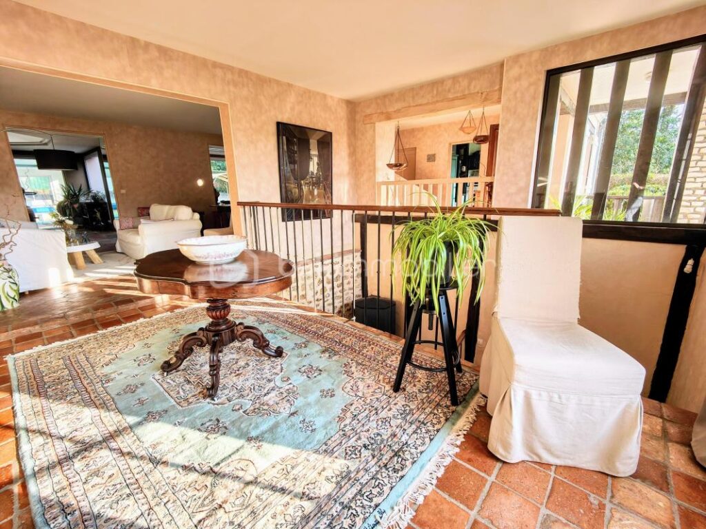 Au calme, grande maison familiale 6 ch av jardin clos arboré, terrasse et piscine couverte – 15 pièces – 6 chambres – 390 m²