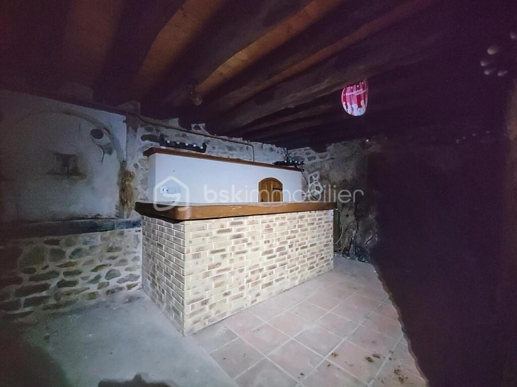 Maison à rénover avec fort potentiel – Le Perréon – Dépendances + terrain – 4 pièces – 3 chambres – 132 m²