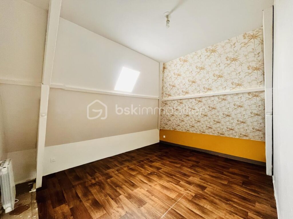 Maison 5 chambres, vie de plain-pied, sous-sol complet – 6 pièces – 5 chambres – 115 m²