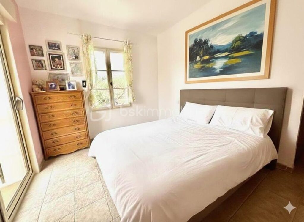 VILLA – PISCINE – PARC – MAISONNETTE – VILLAGE – 5 pièces – 4 chambres – 165 m²