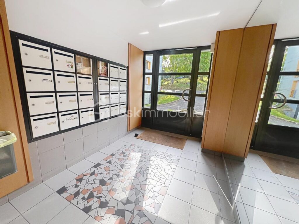RARE EN CENTRE-VILLE – APPARTEMENT 3 PIÈCES RÉNOVÉ AVEC PARKING ET VUE SEINE – 3 pièces – 2 chambres – 64 m²