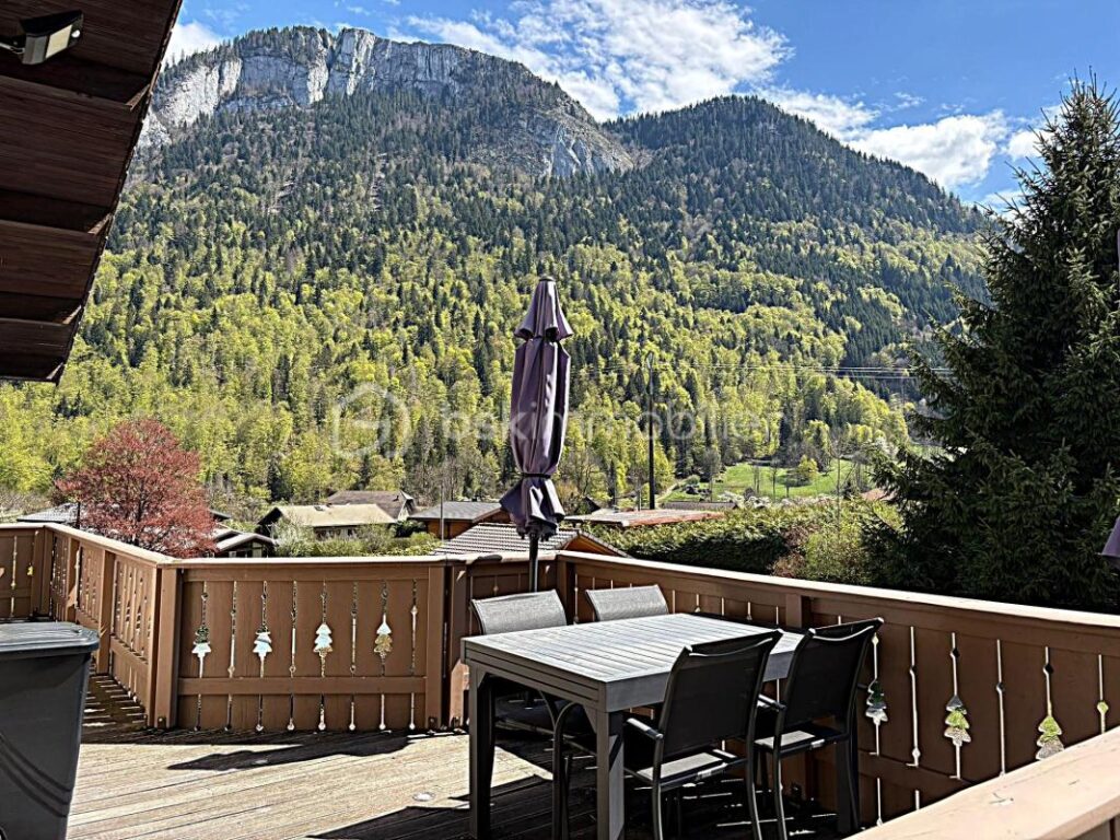 Invitation à l&rsquo;art de vivre au sein d&rsquo;un domaine entre ciel et montagnes ! – 7 pièces – 5 chambres – 134 m²