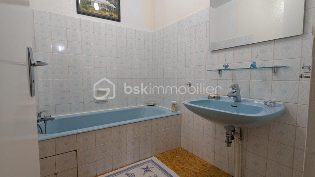 FERME RENOVEE AVEC 1Ha – 4 pièces – 3 chambres – 150 m²